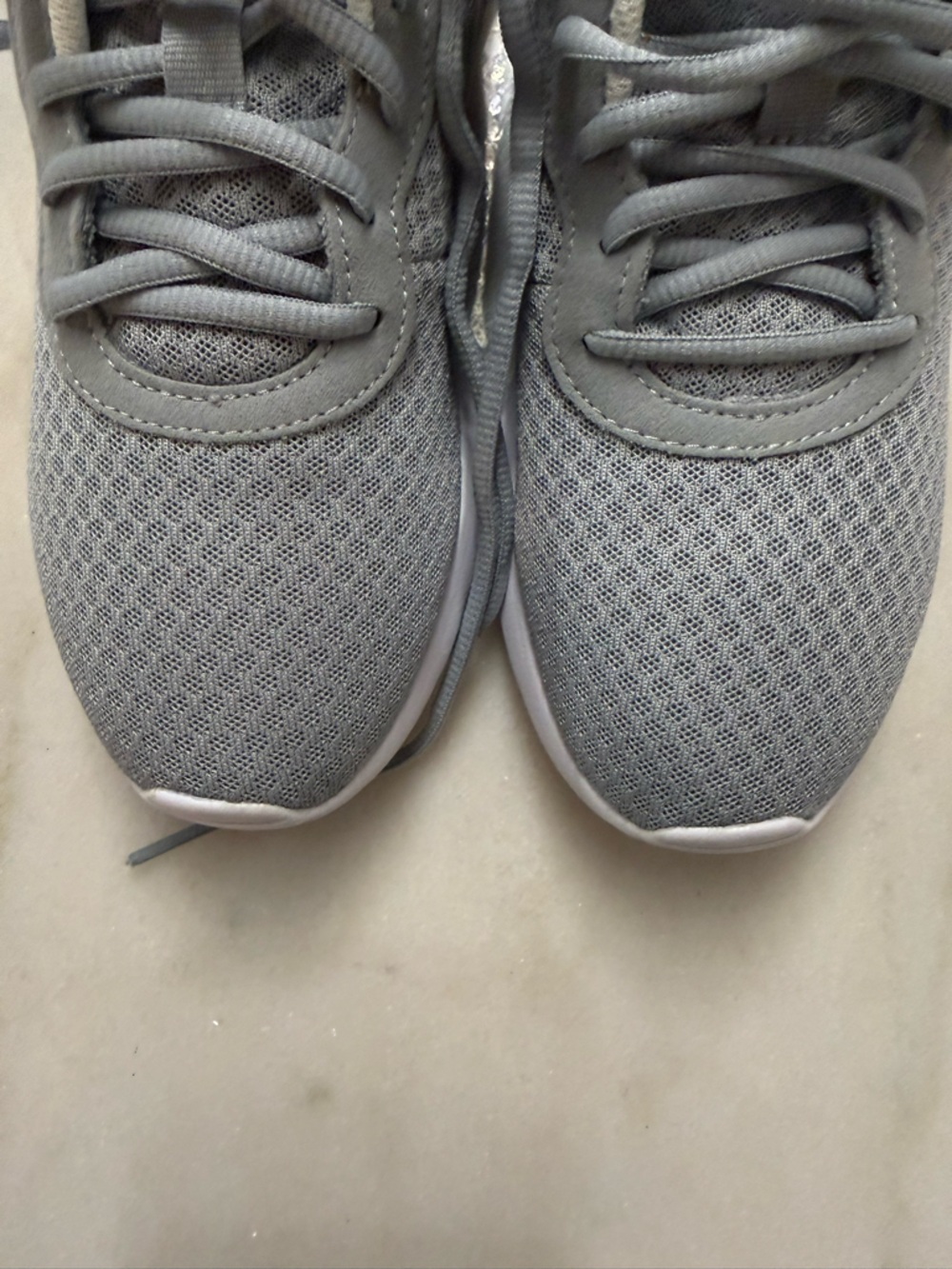 Nike Tanjun Women’s Athletic Shoes Gray and White 7.5